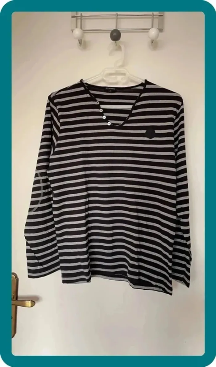 Haut noir gris