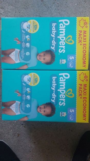 Couche pampers taille 5 babydry 94couche par carton soit 188couche pour 36euro