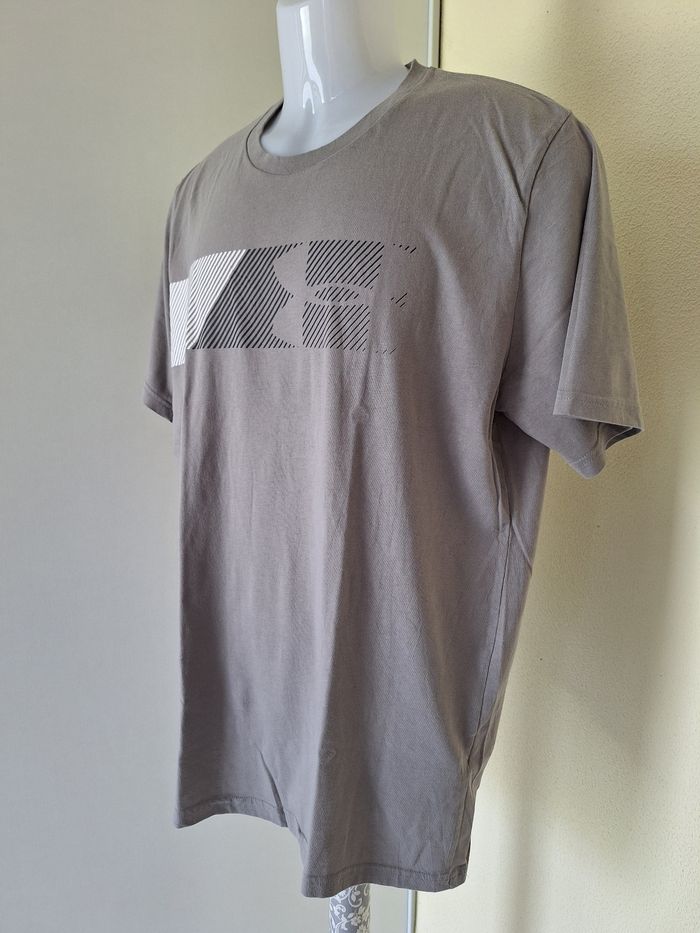 T-shirt taille L marque Under Armour couleur gris - photo numéro 2