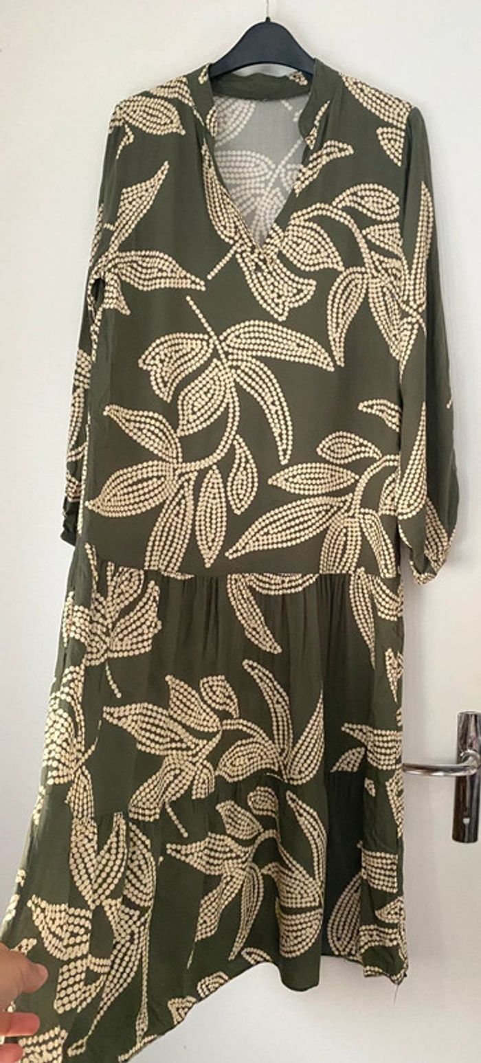 Robe longue fluide  imprimée col v taille 36 - photo numéro 5
