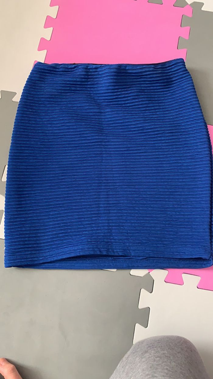 Jupe bershka taille S - photo numéro 2