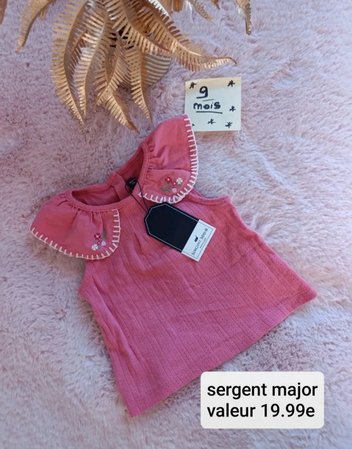 T shirt rose col claudine avec broderie sergent major. Neuf