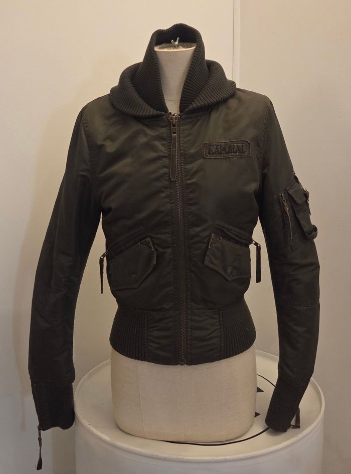 Blouson bomber KAPORAL femme T.M (38/40) – Kaki Rock & Roll – Broderies dos – Très bon état !