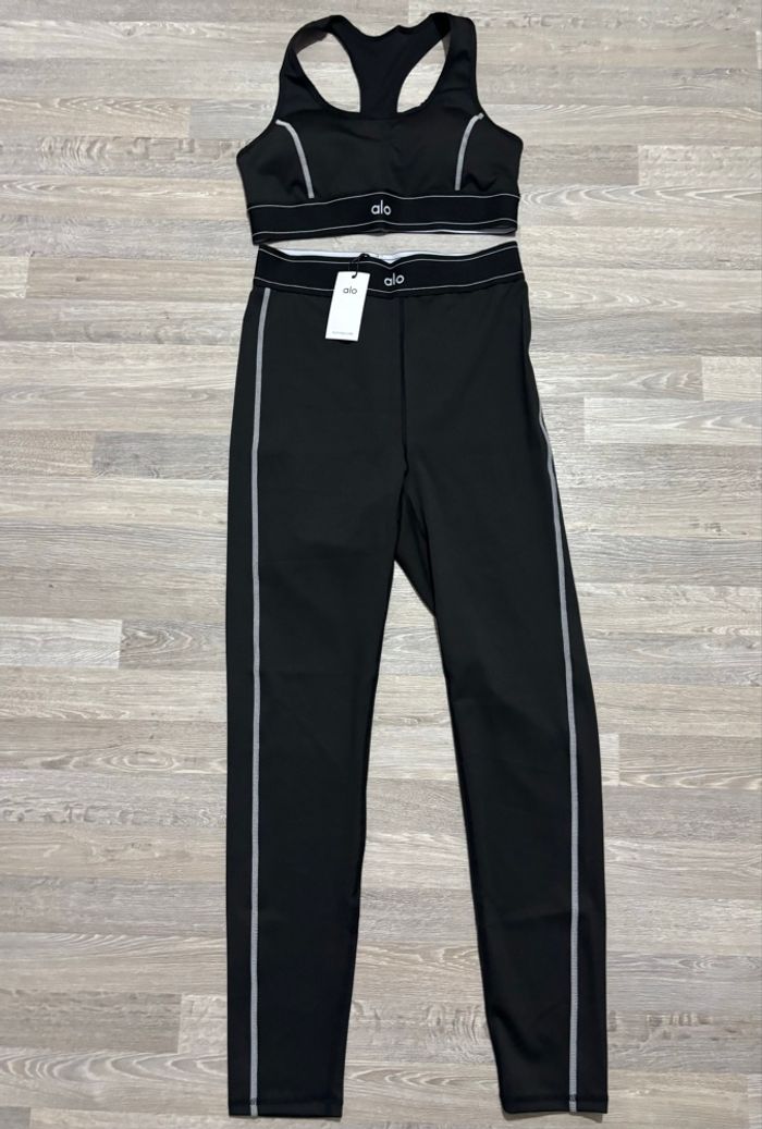 Ensemble legging et brassière Alo yoga - Taille M - Neuf - photo numéro 2