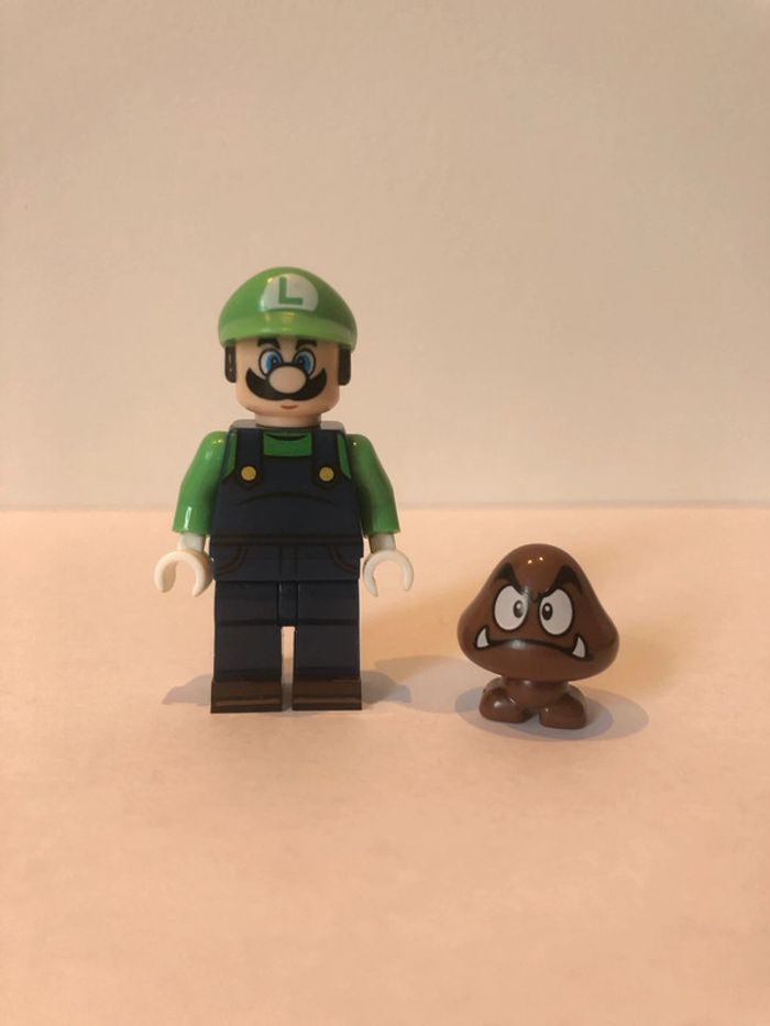 Figurine type lego cousin Luigi et le champignon magique. Super Mario