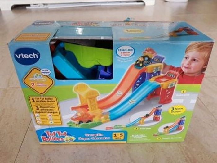 Tremplin super cascades tut tut bolide vtech