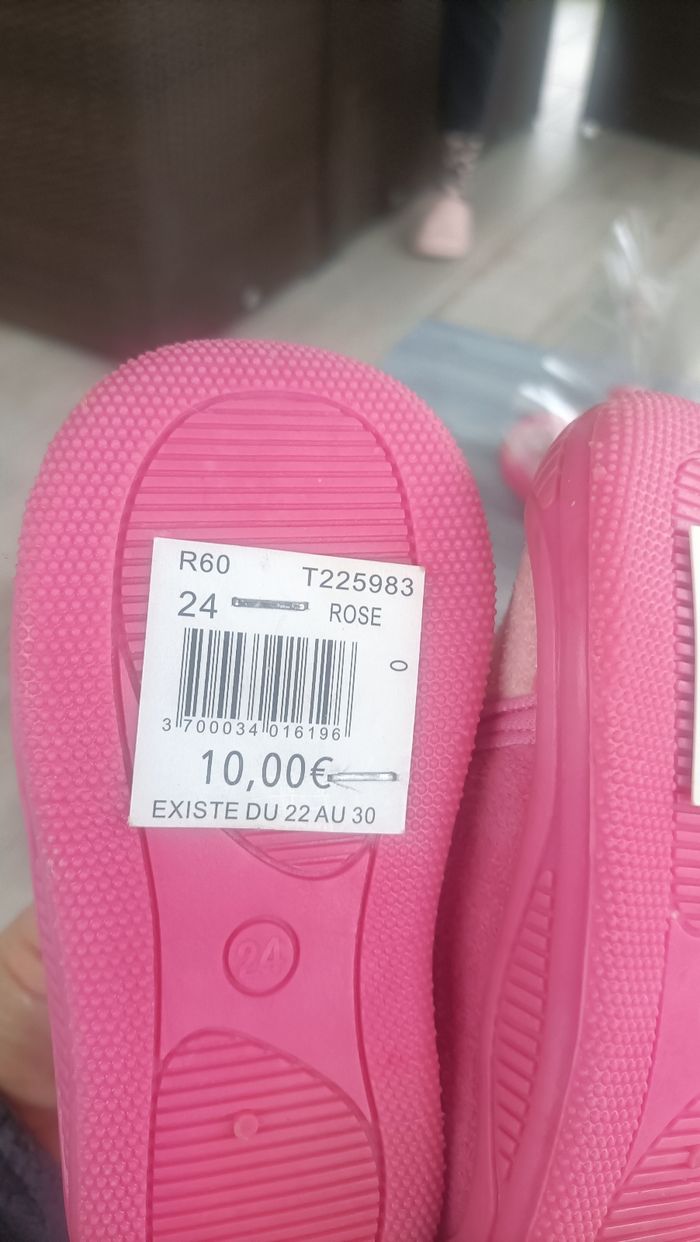 Chaussons fille little Petshop p24 neufs avec étiquettes - photo numéro 2