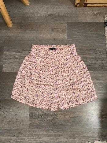 Short fleurie Zara rose beige taille haute
