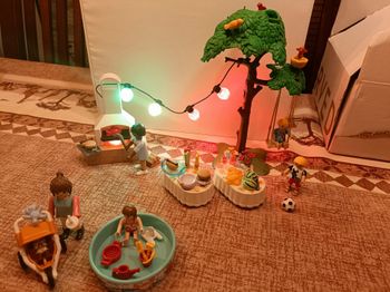 Playmobil Villa de vacances et Famille barbecue estival.