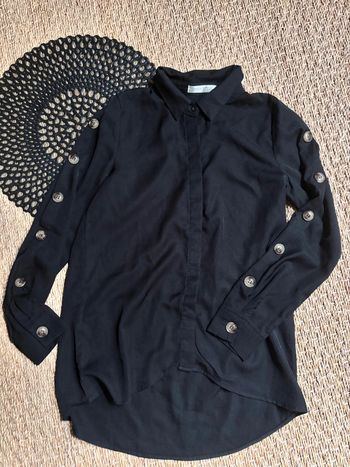 Chemise noire bouton manche