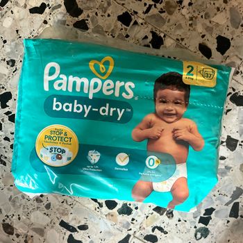 4 paquets de couche Pampers