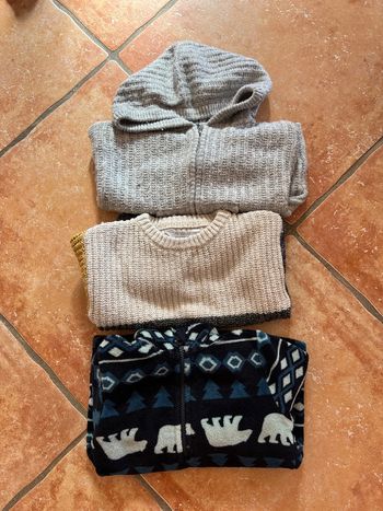 Lot 3 pull chaud neufs 3ans