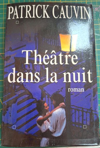 Livre "théâtre dans la nuit" en très bon état