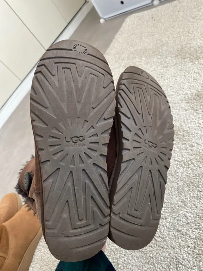 Ugg basse marrons - photo numéro 7