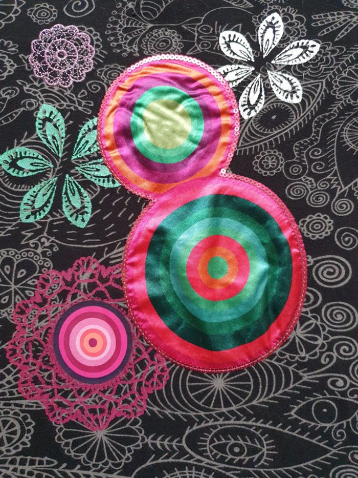 Très beau tee-shirt 13.14 ans - photo numéro 2