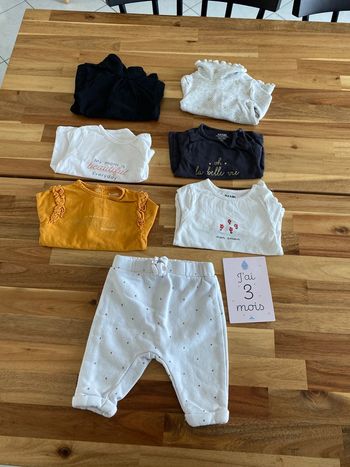Lot t-shirts et pantalon