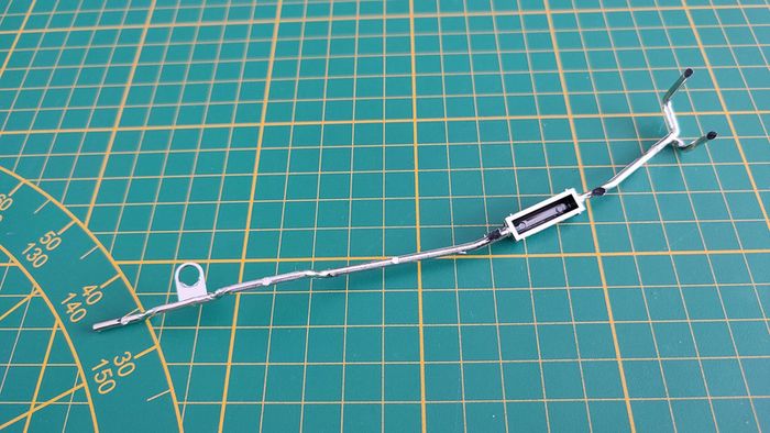 Ligne échappement pièce miniature Solido Ford V8 1936 citerne California oïl 1/19 1/19e 1/19ème #C65