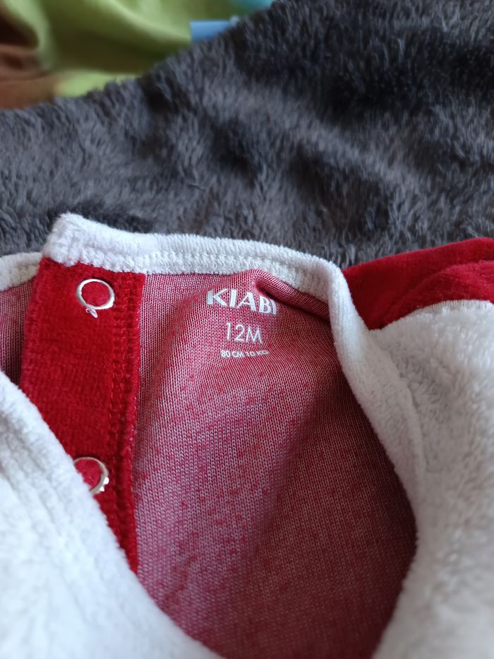 Bonjour je vends ce petit pyjama de Noël taille 12 mois - photo numéro 3