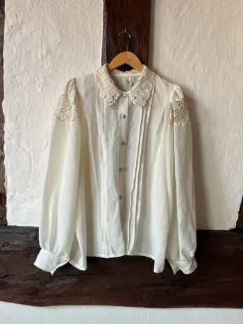 Chemise blanche vintage chic – dentelle & col travaillé – made in France – TU