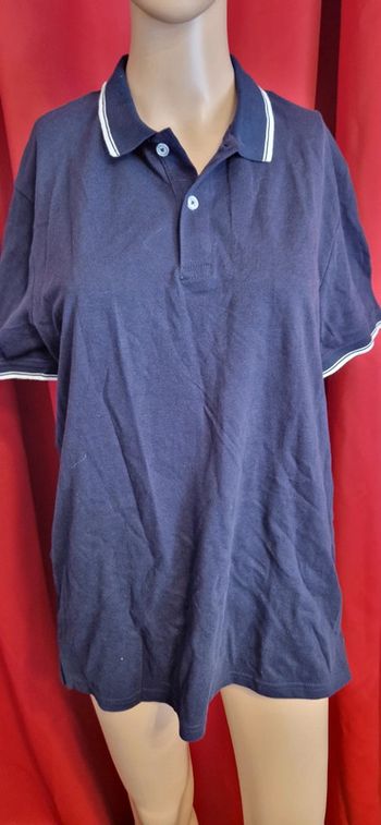 Polo neuf taille M bleu liseré blanc