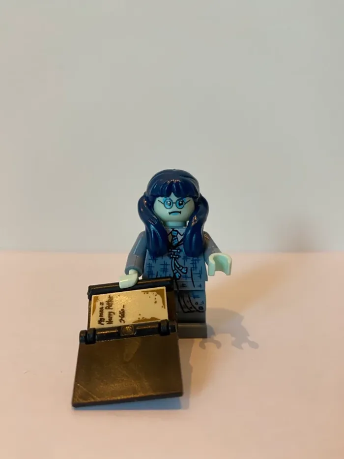 Figurine type lego Mimi Guégnarde. Harry Potter