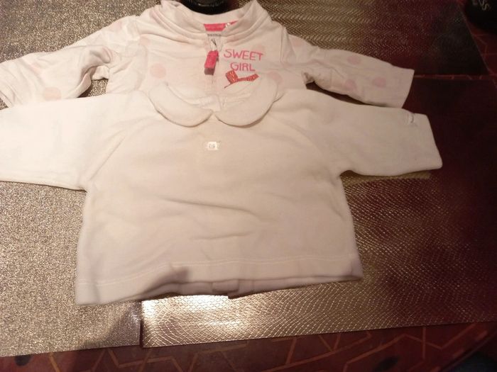 LOT 2 pulls chauds 1 mois, gilet capuche et sweat velour - photo numéro 2