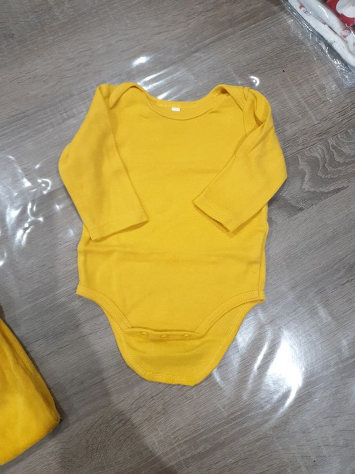 Pyjama/bodie mixte, - photo numéro 3