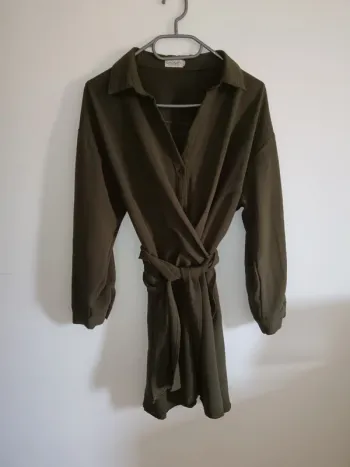 Robe kaki a nouer