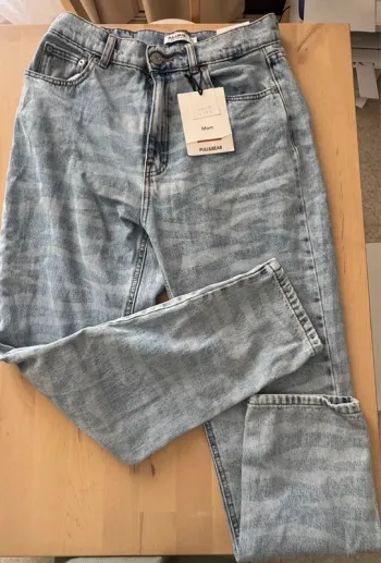 Jean mom pull and bear neuf 38