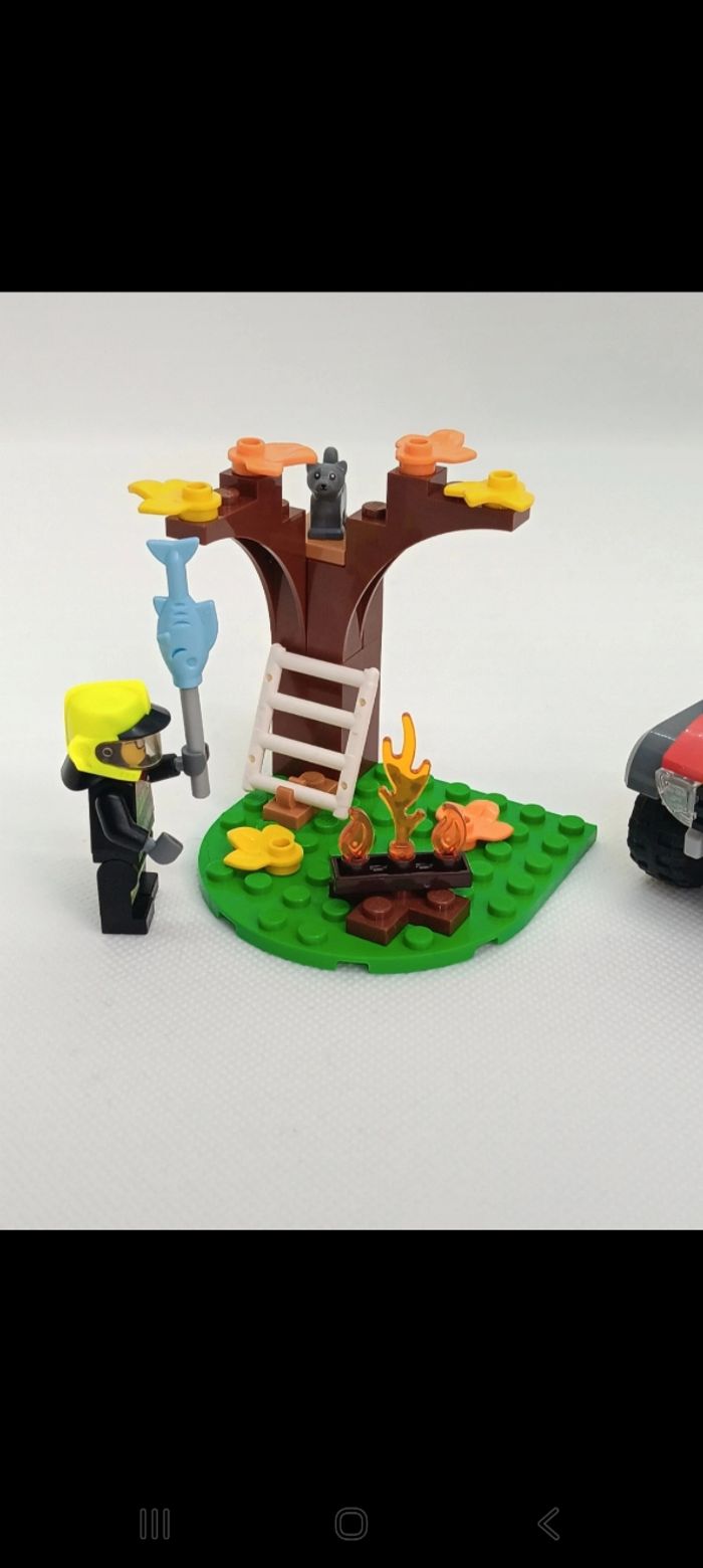 Figurine LEGO City 60393 Sauvetage en Tout-Terrain des Pompiers
Complet - photo numéro 2