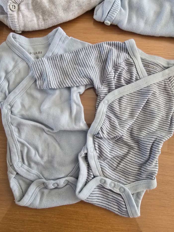 Lot body + 2 gilets naissance - photo numéro 7