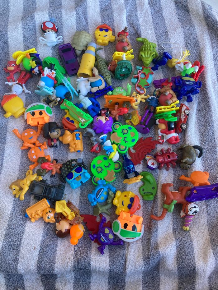 Lot de figurines Kinder
