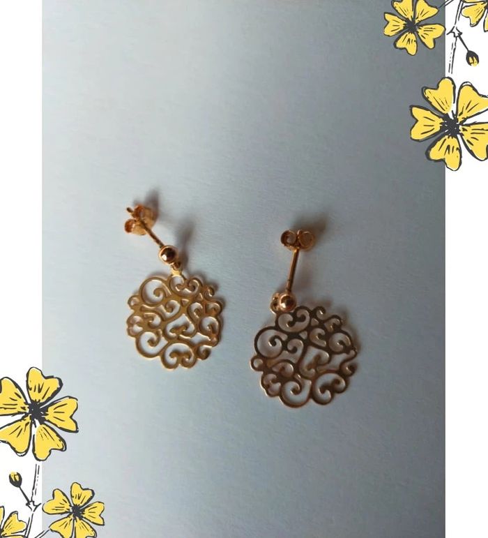 Boucles d’oreilles dorées rondes ajourées – design en fil, élégantes et neuves - photo numéro 4