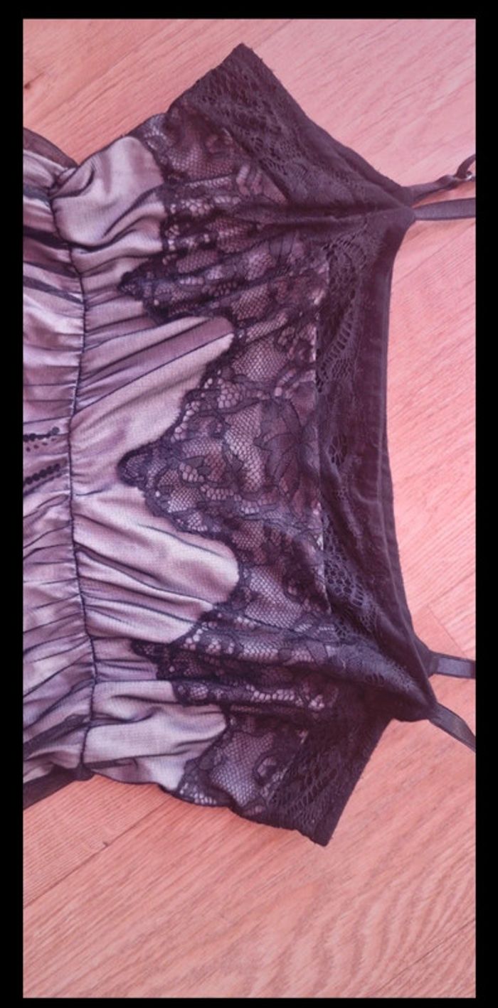 Robe à bretelles en TBE avec dentelles et voile taille 44 - photo numéro 3