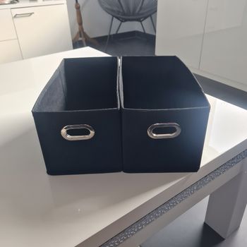 Deux paniers noirs pliables 