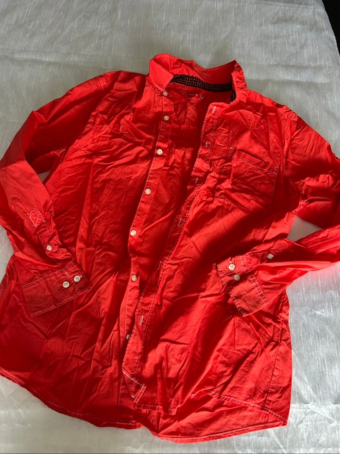 Chemise rouge
