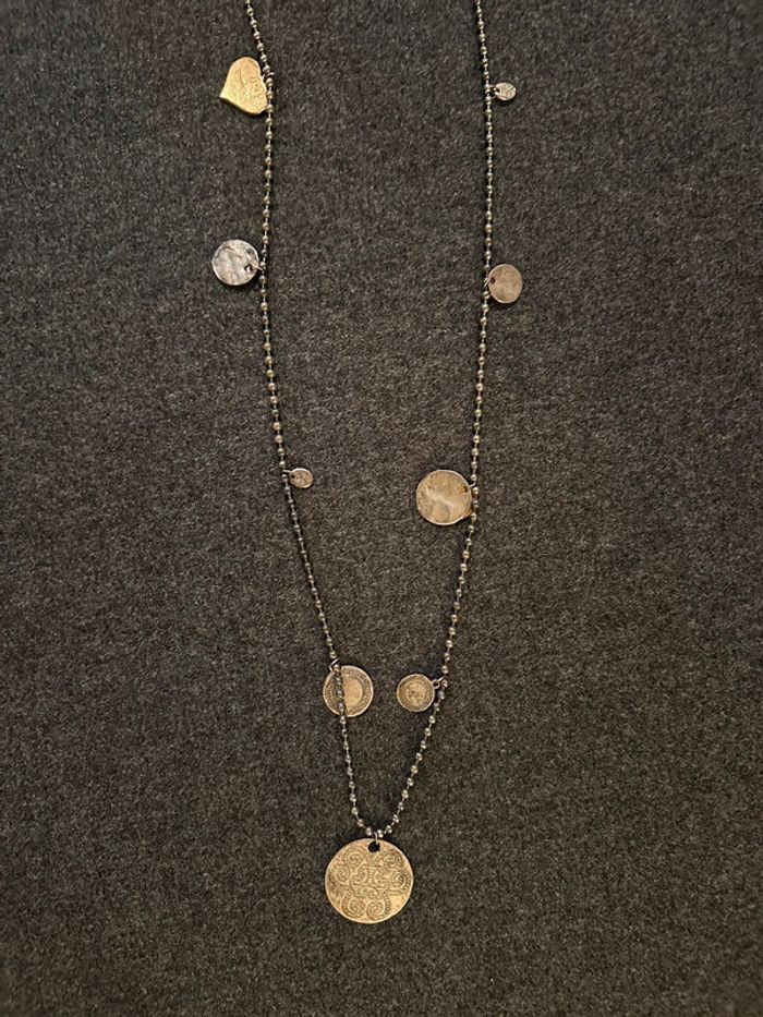 Collier sautoir médailles et cœurs en métal - photo numéro 2