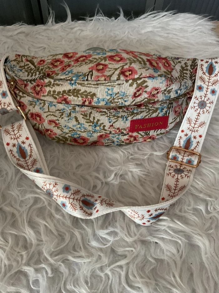 Sac banane neuve - photo numéro 2