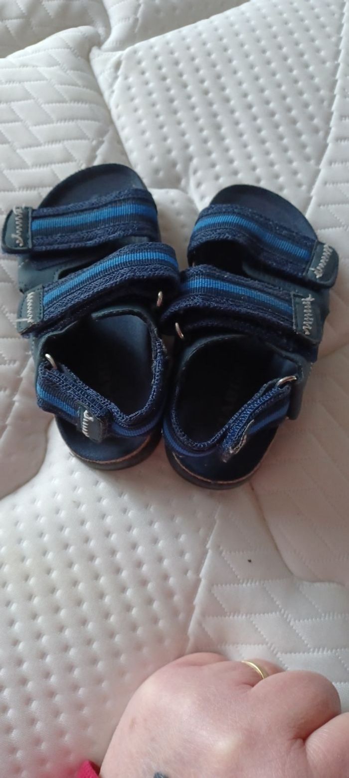 Très belles paires de sandales bébé garçon Pointure 23 - photo numéro 1