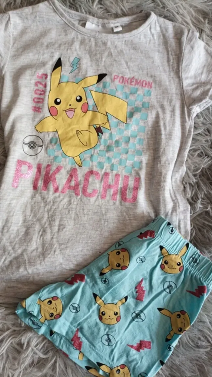 Ensemble ou pyjama Pikachu 5 ans 💐 - photo numéro 2
