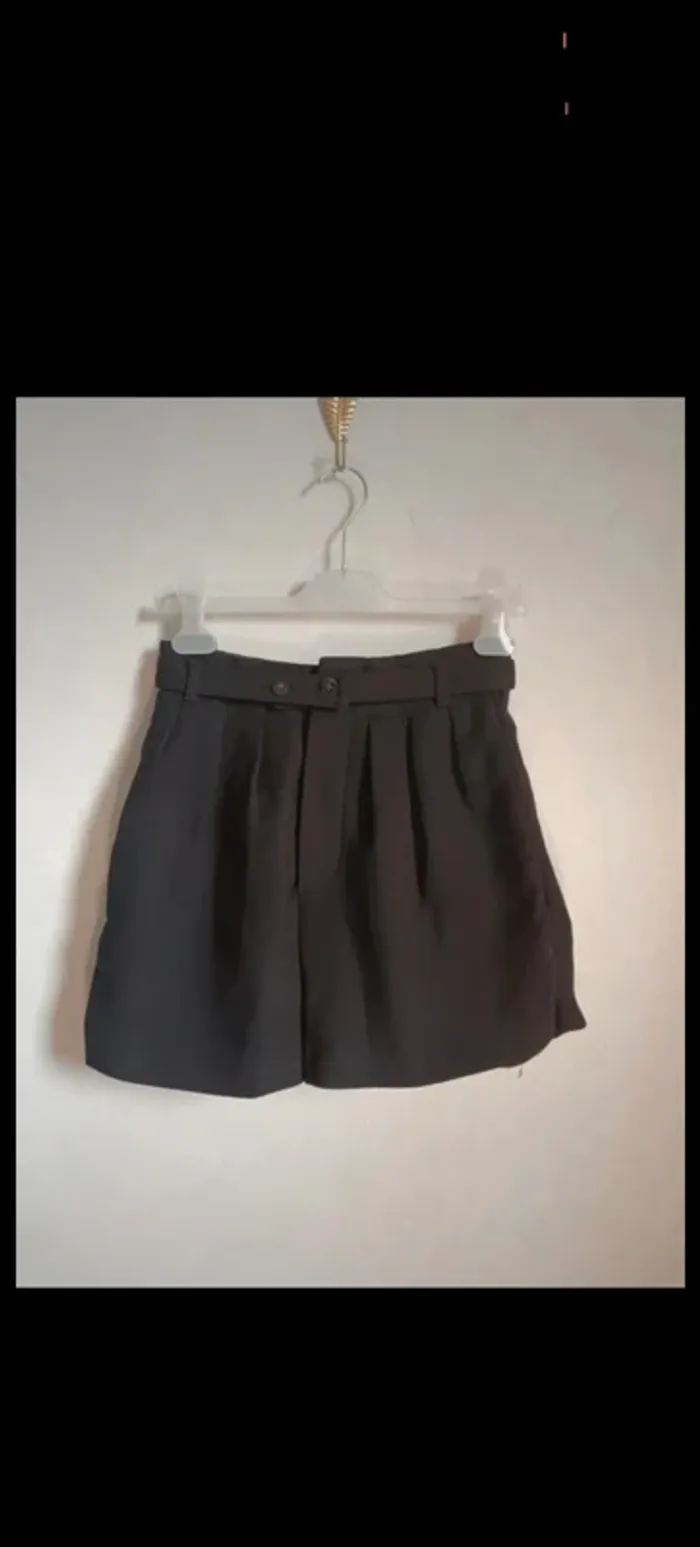 Marc By Marc Jacob "Short taille haute noir " t. 2 - photo numéro 9