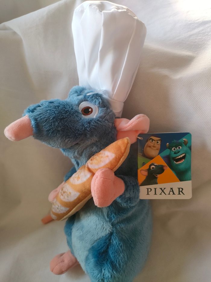 Ratatouille Remy avec Toque + Baguette peluche 25cm - photo numéro 3