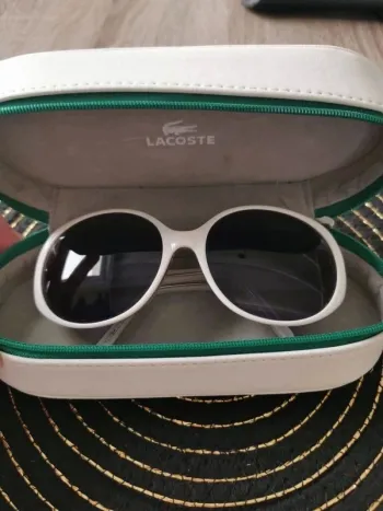 Lunette femme Lacoste