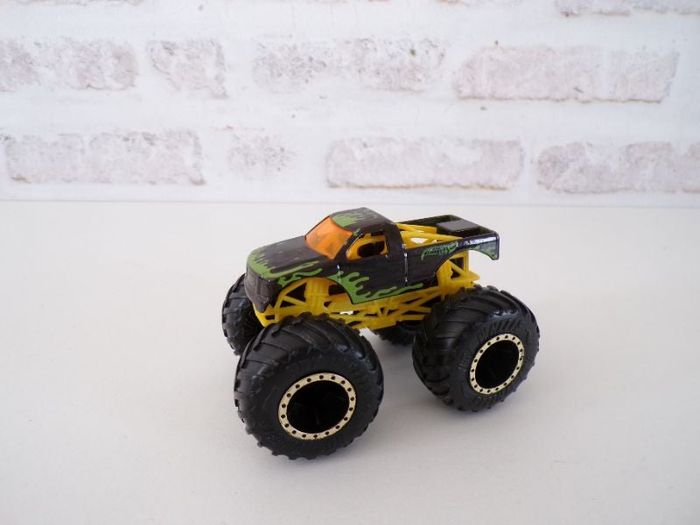 Monster trucks - Hot wheels - Noir  (J12)