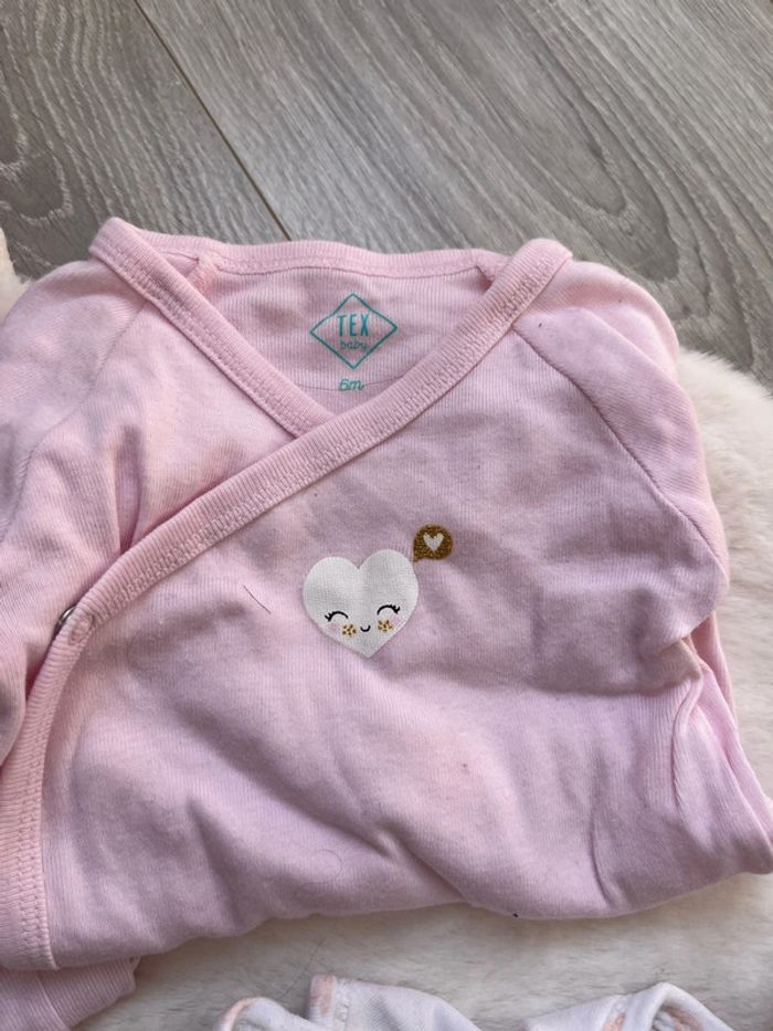 Lot 8 bodies 6 mois bébé fille - photo numéro 11