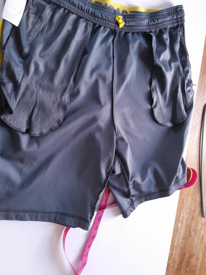 Short adidas taille M - photo numéro 16