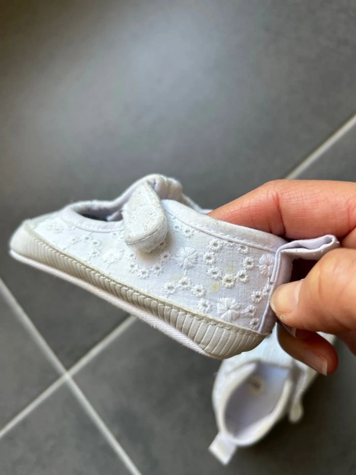 Sandales chaussons esprits baskets broderie anglaise bébé fille Kiabi - photo numéro 5