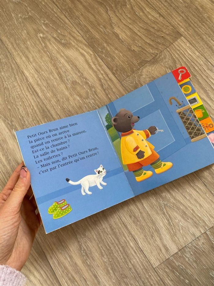 Livre en carton Dans la maison de petit ours brun - photo numéro 3