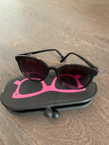 Lunette de soleil noir