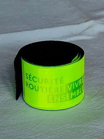 Bandeau fluo neuf pour poignet ou bras 